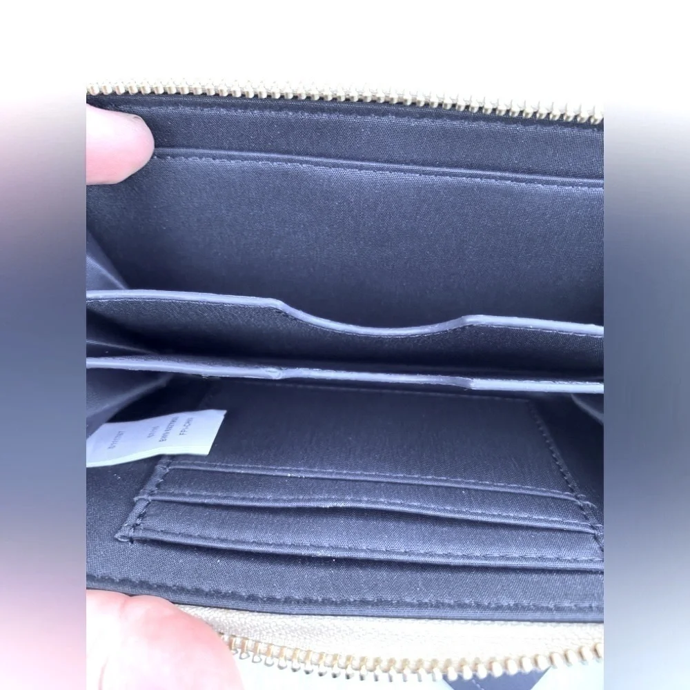 Tommy Hilfiger tan deal